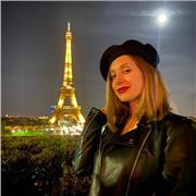 Docente di scuola superiore impartisce lezioni private e/o ripetizioni in lingue straniere ad alunni di scuola media e superiore